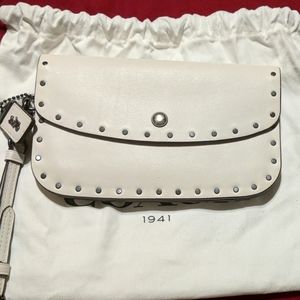 Coach 1941 Clutch